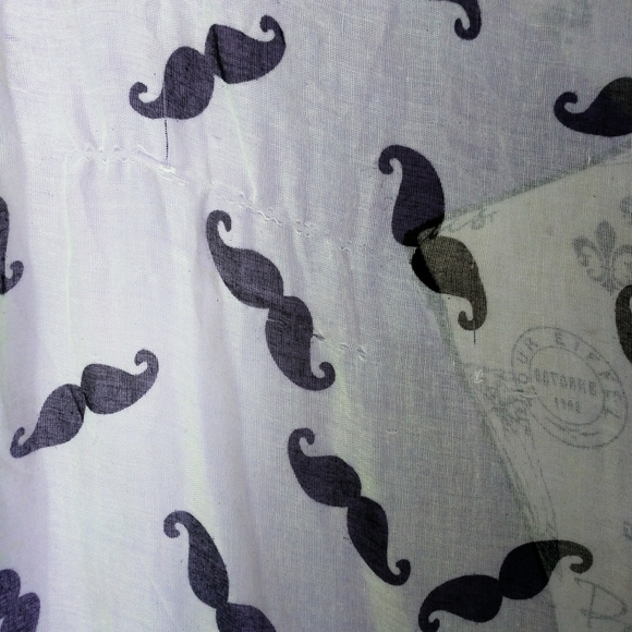 Free with purchase! Mustache Scarf - Picture 5 of 5